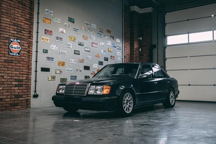  Mercedes-Benz 300 E F1 by Hartge 1988 года  (фото 1 из 30)